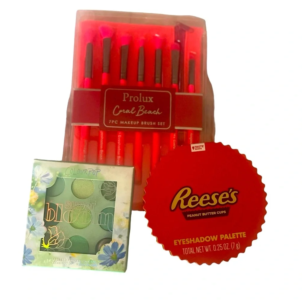 Make up Bundle: Brushes, eye shadows NIB